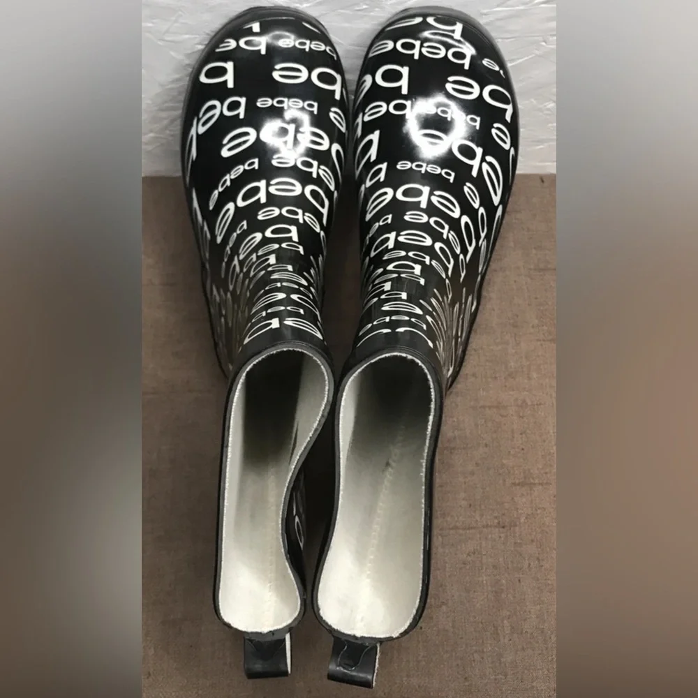 *See Description Bebe Girls Puddle Proof Rain Boots Black White Size M 13/1